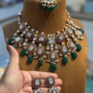 Emerald Stones Necklace Set