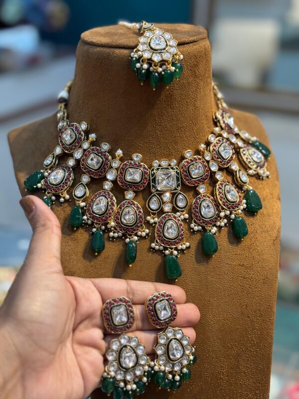 Emerald Stones Necklace Set
