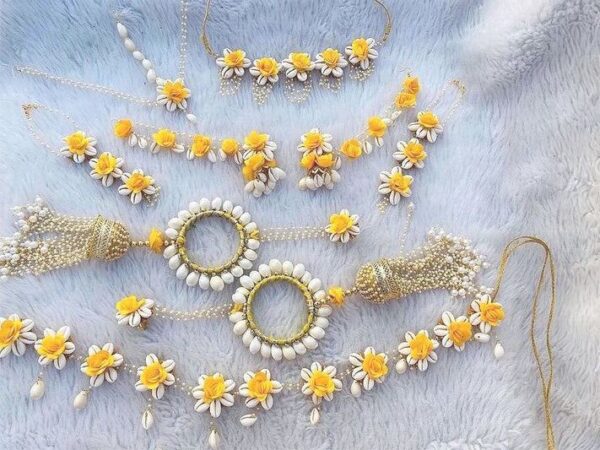 Trendy Kodi Yellow Artificial Flower set